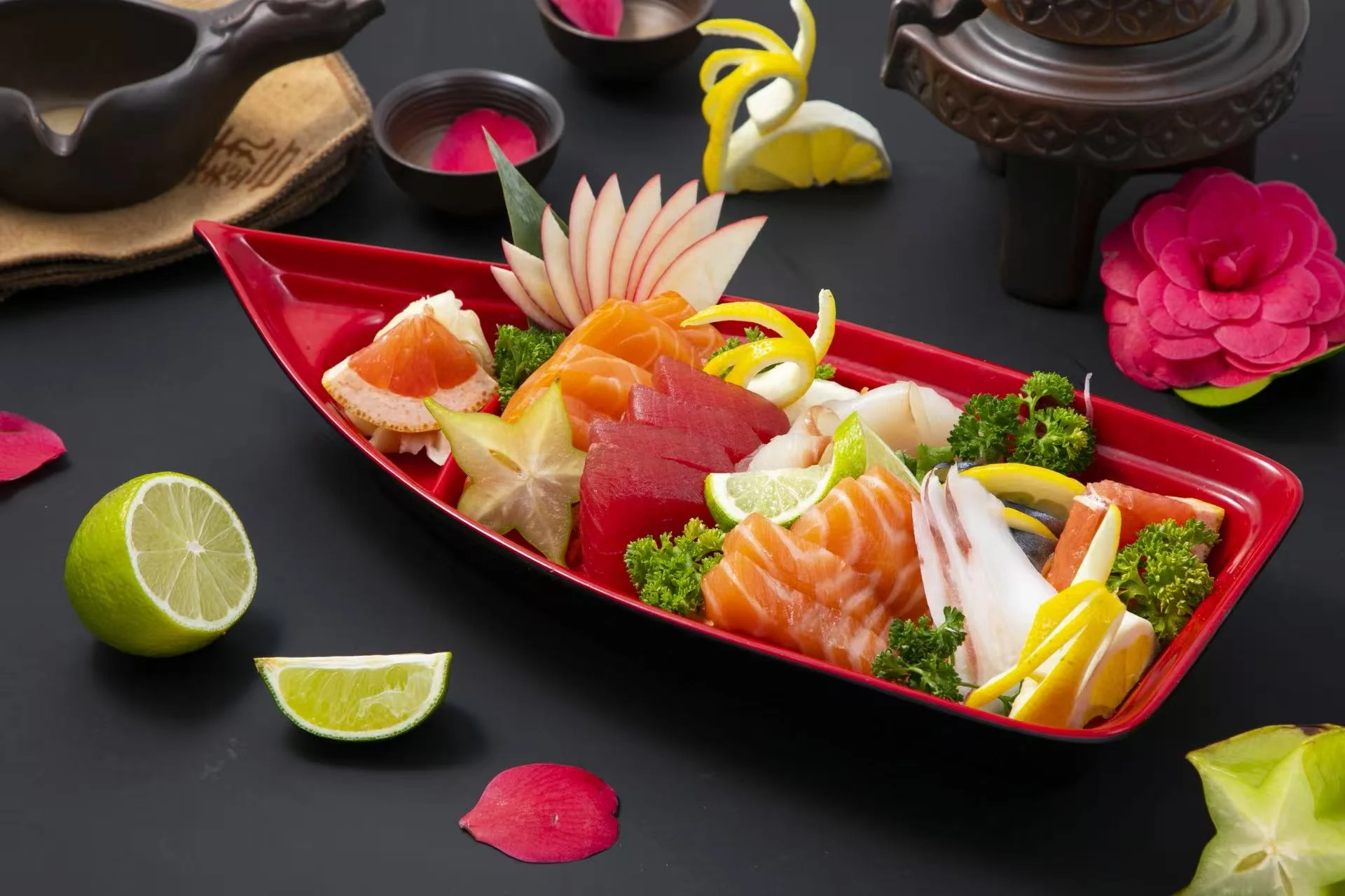 Bateau de sashimi assortis
