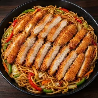 Poké nouilles sautées au poulet pané