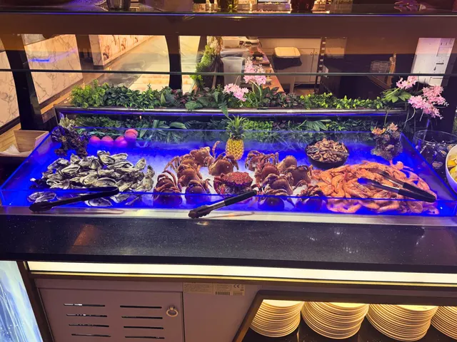 Huîtres, tourteaux et crevettes sur glace