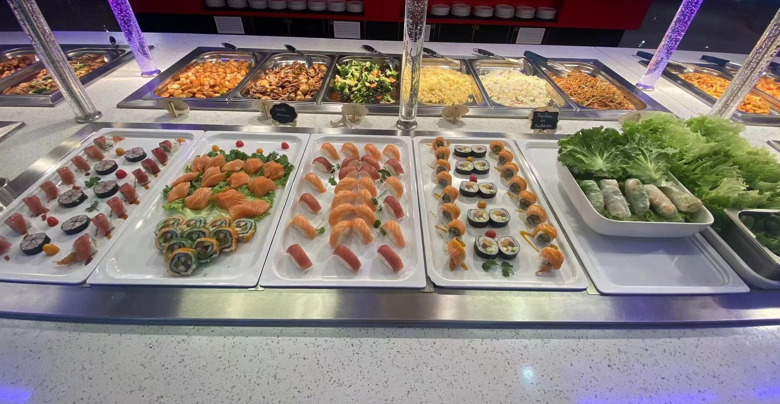 Sushi, sashimi et maki au buffet