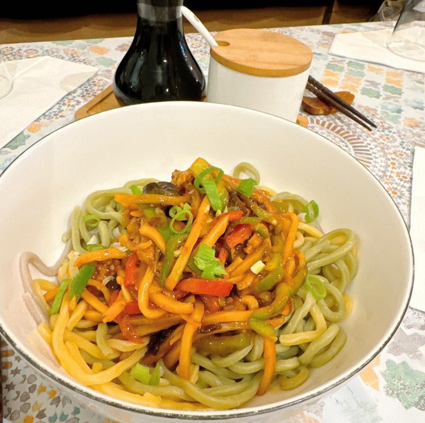 Nouilles sautées maison aux légumes