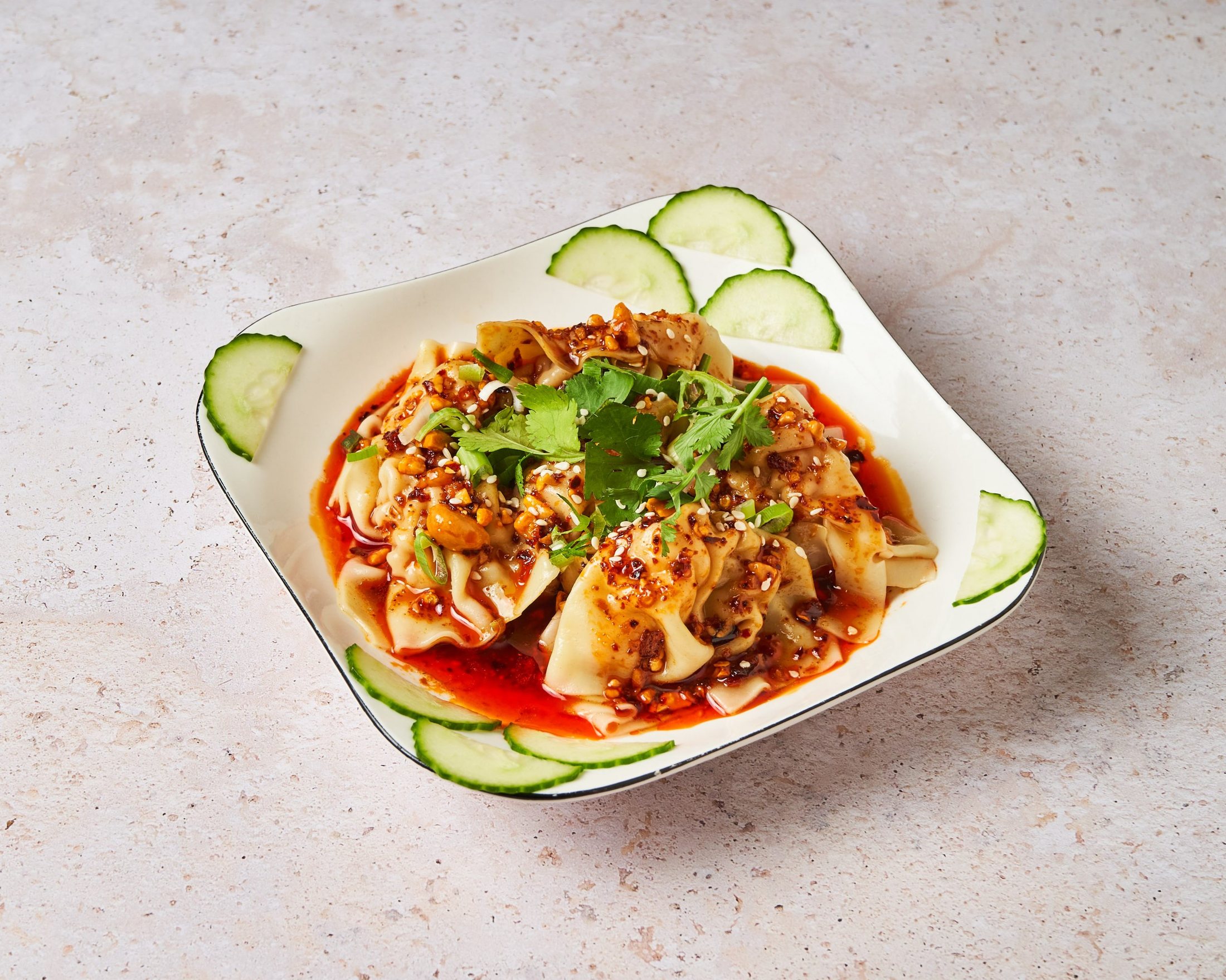 Wontons à la sauce pimentée et coriandre